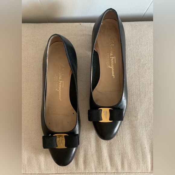 Salvatore Ferragamo Shoes - Salvatore Ferragamo Vara Leather Black heels Vintage